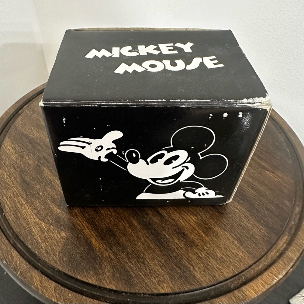 Vintage Mickey Mouse Black & White 3D Relief Mug - Made in Japan - With Box - Picture 3 of 9